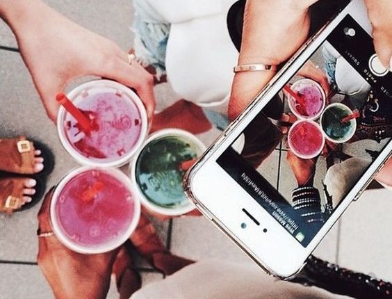 מישהי רזה במיוחד שוב מעלה תמונה של&nbsp;המבורגר